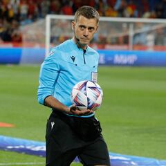 Turpin pita este domingo: la Selección nunca ganó con él