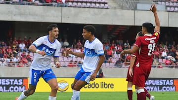 Zampedri vuelve a salvar a la UC en el mejor partido de la primera fecha del fútbol chileno