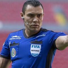 ¿Quién es Marco Antonio Ortíz, el árbitro del Clásico Nacional?