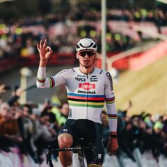 Van der Poel gana “de forma distinta” antes del Mundial