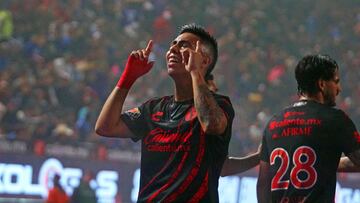 Efrain Alvarez celebrates his goal 2-0 of Tijuana during the Quarter final first leg round match between Tijuana and Cruz Azul as part of the Liga BBVA MX, Torneo Apertura 2024 at Caliente Stadium on November 27, 2024 in Tijuana, Baja California, Mexico.