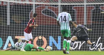 Cutrone mete el gol del Inter de Milán en el minuto 84.