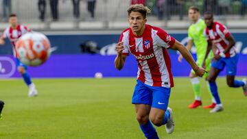 Giuliano Simeone jugando con el primer equipo del Atlético.