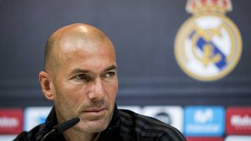 GRA207. MADRID, 19/09/2017.- El entrenador francés del Real Madrid, Zinedine Zidane, durante la rueda de prensa posterior al entrenamiento realizado hoy en la Ciudad Deportiva de Valdebebas, en la víspera del partido de la quinta jornada de Liga que el conjunto blanco disputa ante el Betis mañana en el estadio Santiago Bernabéu. EFE/Rodrigo Jiménez