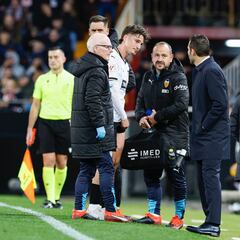 Canós se retira tras sentir un pinchazo