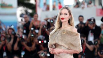 The 49-year-old actress admitted being a heavy smoker during her early career but managed to wean herself off cigarettes for good.