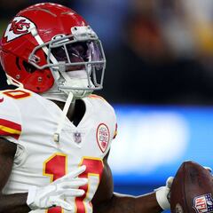 Reporte: Chiefs activan a Tyreek Hill de la lista/reserva de COVID-19