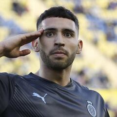 Bustos: "Tener a Stuani es muy bueno, aprendo mucho de él"