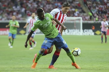 Chivas golea a Seattle Sounders y avanza en Concachampions