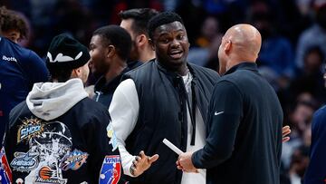 Mar 30, 2023; Denver, Colorado, USA; New Orleans Pelicans forward Zion Williamson (C) talks with guard Jose Alvarado (L) and assistant coach Fred Vinson (R) in the second quarter against the Denver Nuggets at Ball Arena. Mandatory Credit: Isaiah J. Downing-USA TODAY Sports