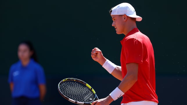 Rune hace de coco ante Carreño para adelantar a Dinamarca