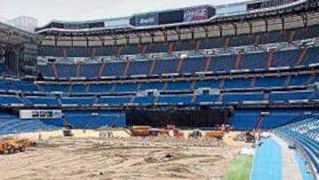 <b>OBRAS </b>El 25 de junio comenzaron a cambiar el césped del Bernabéu.