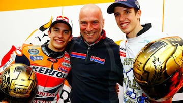 Suppo junto a los M&aacute;rquez tras sus respectivos t&iacute;tulos de 2014.