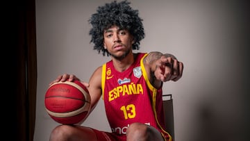Izan Almansa, pívot de la Selección, posa para esta entrevista de AS.