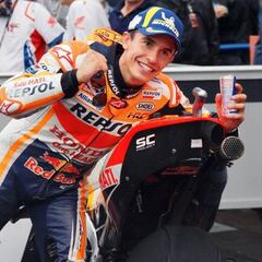 Mensaje de ánimo de Márquez a Aleix tras la pifia de Aprilia