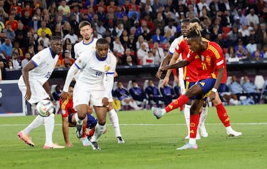 Nico Williams mandó a la red un balón bien manejado por Oyarzabal entre un mar francés. Quinto gol para el atacante del Athletic.