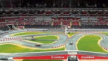 <b>ÍDOLOS. </b>Coulthard y Loeb en la entrega de premios, Schumacher al volante y Hamilton con su McLaren dieron un gran espectáculo.