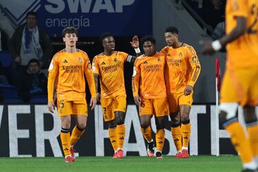 Tremendo pase al espacio de Bellingham para encontrar el desmarque de Endrick, que no falló en su mano a mano con Remiro, definiendo de forma exquisita con el exterior de su bota izquierda.