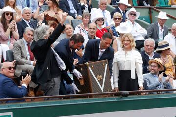 La actriz Lea Seydoux y el músico Roger Waters presentaron la Copa de los Mosqueteros que se lleva el ganador del grand slam parisino.