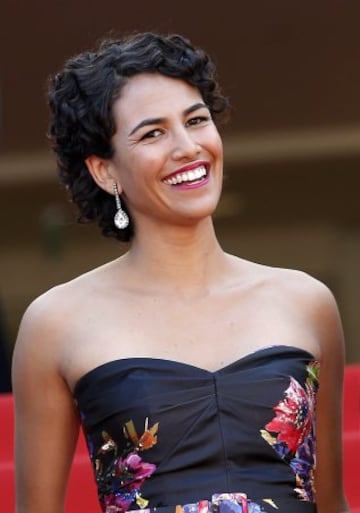 CA05 CANNES (FRANCIA) 17/05/2016.- La actriz Barbara Colen posa a su llegada a la proyección de la película "Aquarius" en la 69 edición del Festival de Cine Internacional de Cannes (Francia) hoy, 17 de mayo de 2016. La película se presenta en la sección oficial del festival que se celebra del 11 al 22 de mayo. EFE/Guillaume Horcajuelo