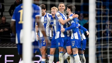 La plantilla del Oporto celebrando el gol de Froholdt.