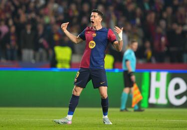 Se juntó el trío de ataque para fabricar el segundo. Lamine puso el centro, Raphinha cabeceó al segundo palo y el polaco la empujó.