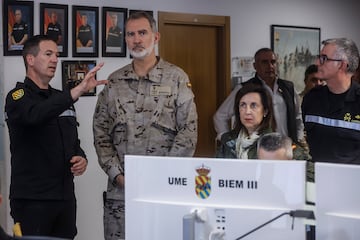 El Rey Felipe VI, en su segundo viaje a la Comunidad Valenciana tras el paso de la DANA, visita  las unidades militares desplegadas para las ayudas a los afectados por la tragedia y los centros desde donde se coordina esta asistencia en la Base Militar Jaime I en Bétera, Valencia.