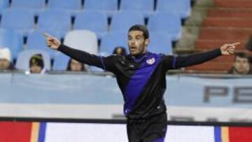 <b>DECISIVO. </b>Casado celebra el segundo gol del Rayo, un remate de Michu tras su centro al área.