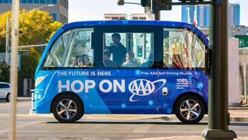 El primer autobús sin conductor de Las Vegas se choca en su primera hora