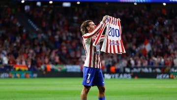 El delantero francés del Atlético de Madrid Antoine Griezmann celebra tras anotar el 3-0.