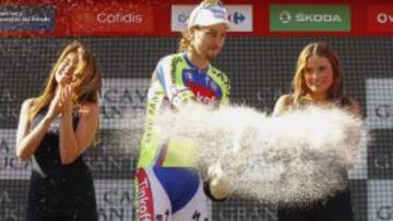 Peter Sagan celebra en el podio su victoria en la tercera etapa de la Vuelta a Espa&ntilde;a