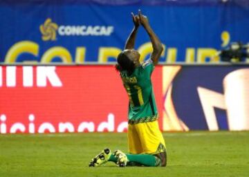 Darren Mattocks festejando su gol de cabeza ante el conjunto de las barras y las estrellas.