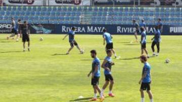 Rubén Duarte, junto a Lucas Vázquez y José Alberto Cañas, en el entrenamiento de este jueves.