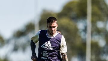 El lateral serbio Mihailo Ristic, durante un entrenamiento del Celta.