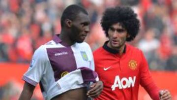 Benteke (izq.), con su compatriota Fellaini.