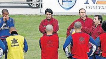 <b>PRIMERA SESIÓN. </b>Abel Resino se presentó ante sus futbolistas, con los que mantuvo una charla y que luego disputarían un partidillo con gran intensidad.
