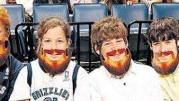 <b>LLENO DE LEÑADORES. </b>El club daba una entrada gratis por cada imitador de Gasol; la afición respondió, sobre todo los más jóvenes.