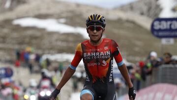 Buitrago celebra su victoria en Tre Cime di Lavaredo.