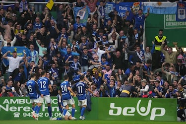 El bien m¨¢s preciado de Segunda: una entrada para el Racing - Real Oviedo