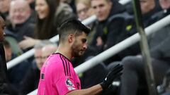 Why is Raúl Jiménez not playing for Fulham this weekend? How many Premier League games will he miss?