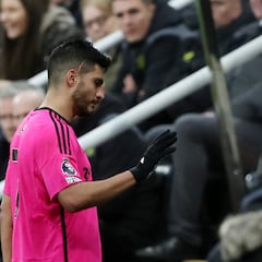 Why is Raúl Jiménez not playing for Fulham this weekend? How many Premier League games will he miss?