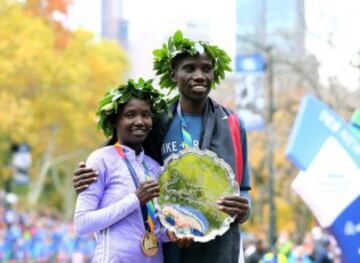 La ganadora Mary Keitany y el ganador Stanley Biwott.