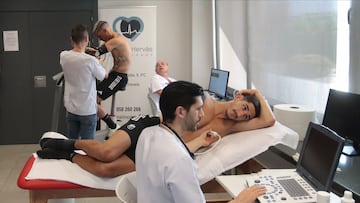 Los jugadores del Granada, pasando el test médico previo a la pretemporada.