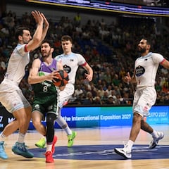 El Unicaja gana con sufrimiento a un combativo Obradoiro