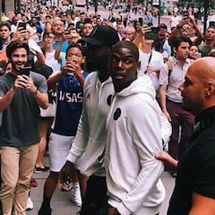 Pogba sigue en Nueva York; el United le espera el sábado