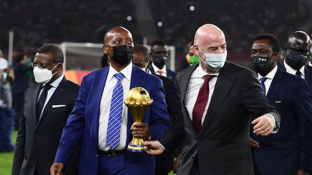 Quién es Patrice Motsepe, el empresario millonario minero dueño del Mamelodi Sundowns y presidente de la CAF