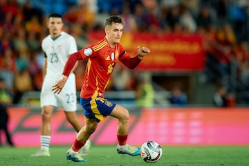 SANTA CRUZ DE TENERIFE, SPAIN - NOVEMBER 18: Marc Casado of Spain in action during the UEFA Nations League 2024/25 League A Group A4 match between Spain and Switzerland at El Heliodoro Rodriguez Lopez stadium on November 18, 2024 in Santa Cruz de Tenerife, Spain. (Photo by Gabriel Jimenez/Quality Sport Images/Getty Images)