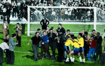 17/06/1962 Final del Mundial de Chile: Brasil - Checoslovaquia; Brasil ganó por 3-1, se coronó de nuevo y cerró una etapa inolvidable de "Jogo Bonito".