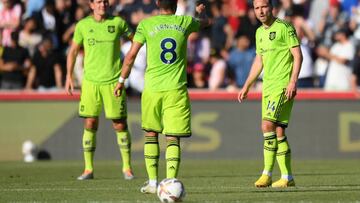 BRENTFORD, ENGLAND - AUGUST 13:  Christian Eriksen of Manchester United looks dejected during the Premier League match between Brentford FC and Manchester United at Brentford Community Stadium on August 13, 2022 in Brentford, England. (Photo by Shaun Botterill/Getty Images)