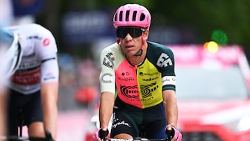 Rigoberto Urán abandona el Giro de Italia por covid-19